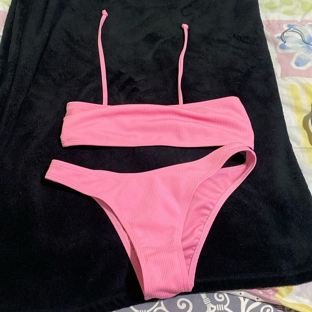 Pink ribbed bikini